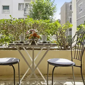 https://modern-1br-with-terrace-5-min-from-biarritzs-grande.biarritzhotels.info